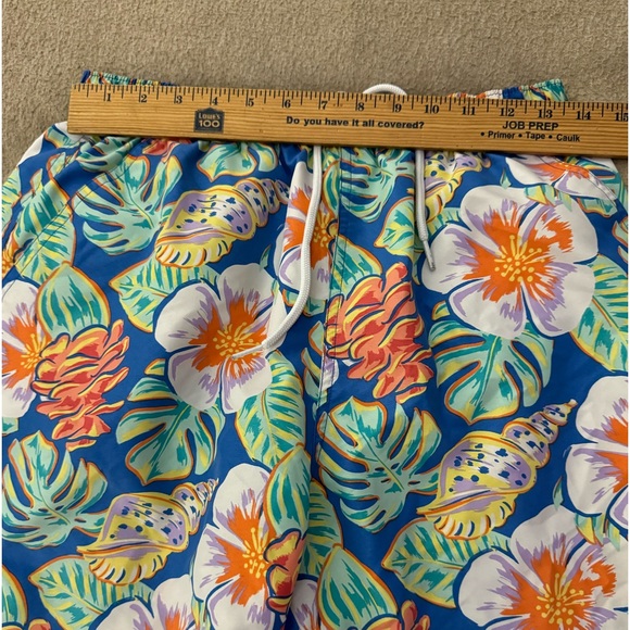 Vineyard Vines Swim Trunks Floral Tropical
Print Men's Size Small Shorts - Picture 2 of 8